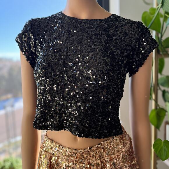 NWT- Francesca’s Rylee Short Sleeve Cropped Black Sequin Top, Women’s Size Small - Picture 5 of 9